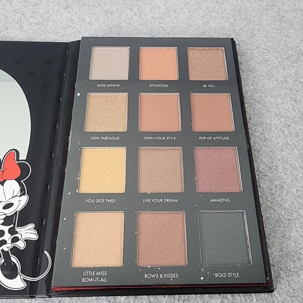 Disney‎ Minnie Mouse 12 Color Eyeshadow Palette With Decorative Mirror